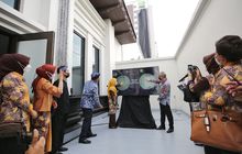 Hari Batik Nasional, Batik Raksasa 450 Meter Membentang di Kota Bandung