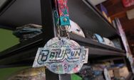 Sampah Jadi Jam Dinding hingga Medali ala Newhun Recycle